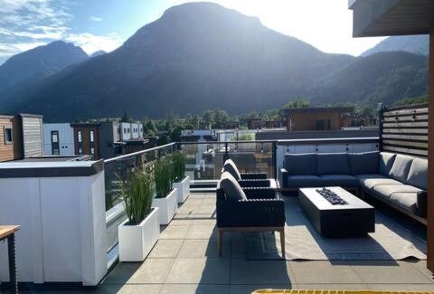 Squamish House | Stylish Three Bedroom Townhome