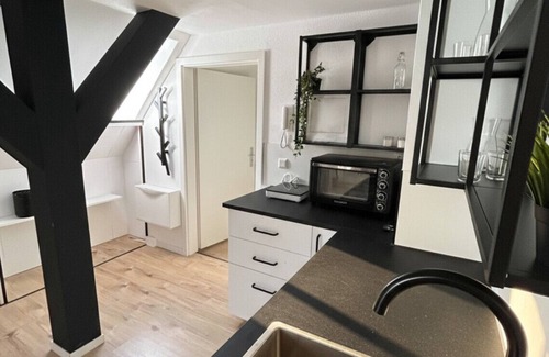 Alt-Muhlburg Apartment | Stylish top-floor hideaway for two in Karlsruhe-Mühlburg - APOLONIAliving