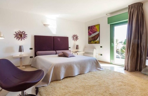 Poggio dei Pini Villa | Stylish Villa With Modern Design & A Pool