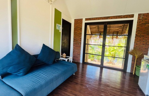 Thong Chai Hotel | Suan Bankrut Beach Resort