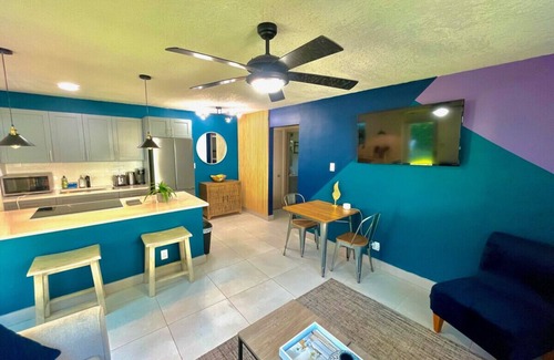 Victoria Park Apartment | SuaveMauve at Las Olas Beach
