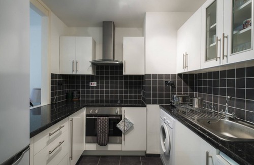 Queenhithe Apartment | Sublime flat with Thames view