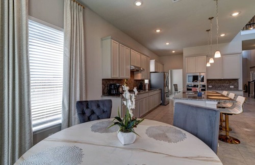 Clodine House | Suburb quiet & majestic mansion