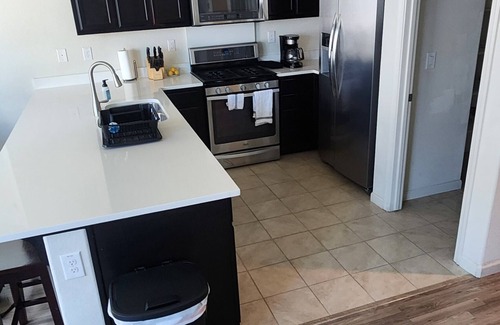 Tracy House | Suburban Oasis!