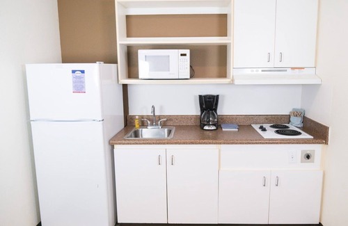 Lakeland Hotel | Suburban Studios Lakeland North I-4