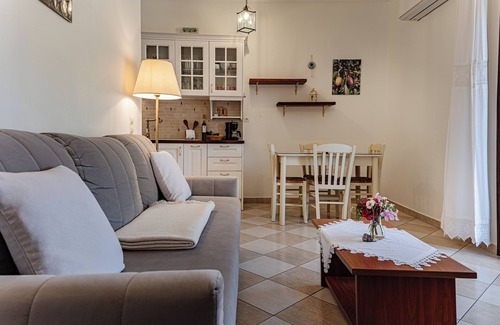 Skinaria Apartment | Suite am Makris Gialos Strand