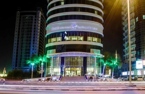 Al-Fujairah House | Suite in Fujairah Bay with Rooftop Pools