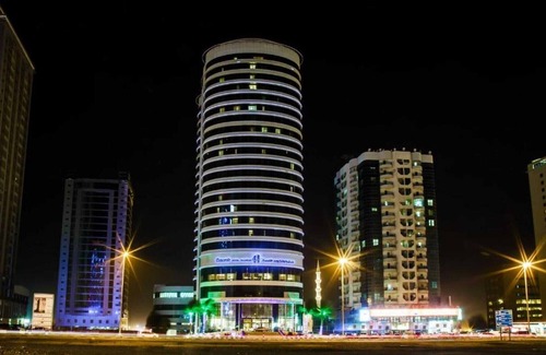 Al-Fujairah House | Suite in Fujairah Bay with Rooftop Pools