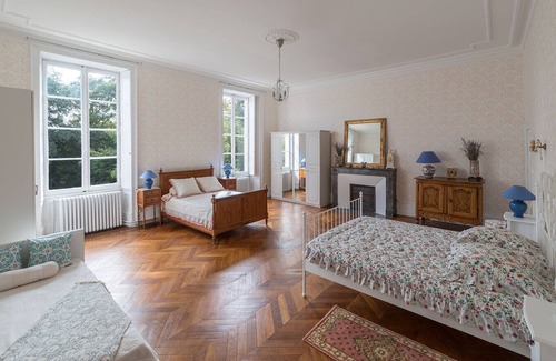 Fontenay-le-Comte House | Suite-Luxury-Ensuite-Pool view-4 étoiles