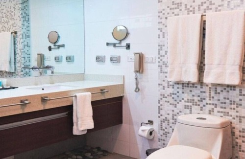 Asia Hotel | Suite Ocean at VPX Hotel.