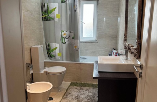 Linda-a-Pastora Apartment | Suite Para 4, com Piscina Junto à Praia e Cidade