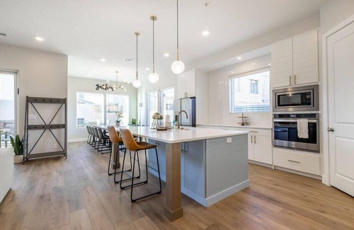 Washington House | Suite Spot Getaway | Pool & Game Room Near Zion