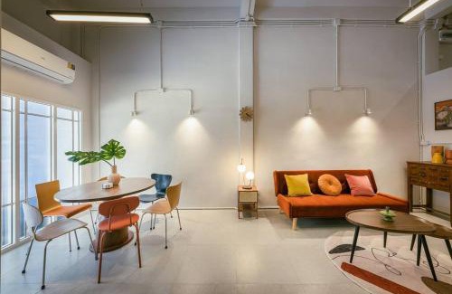 Phra Khanong Apartment | Sukhumvit entire house 7 pax - 2 mins walk from skytrain