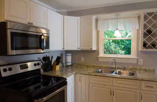 Narragansett House | Summer 2025- 5 Narragansett Beach Passes Included!