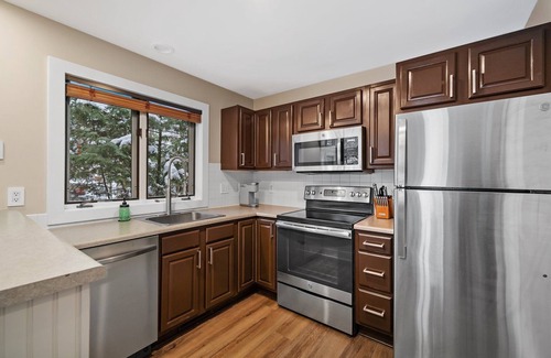 Boyne Falls House | Summer Break! 5BR TH Waterpark! Steps to Lifts!