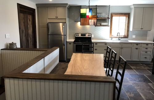 Thornbury House | Summer House Rental - Thornbury (30 day min.)