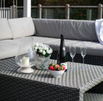 South Cerney House | Summer Lake