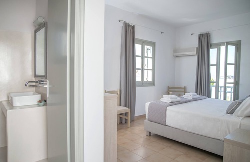 Naousa Hotel | Summer Shades