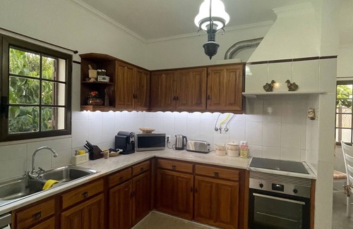 Gambelas Villa | Summer Villa with Heated Private Pool