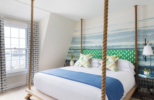 Oak Bluffs Hotel | Summercamp