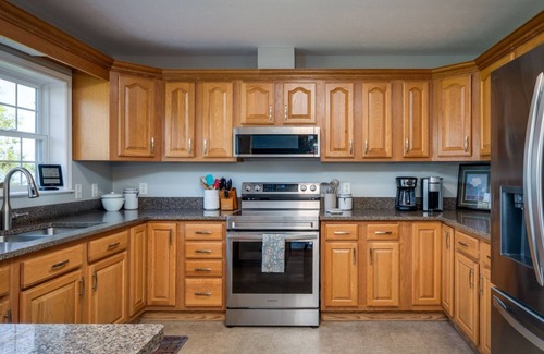 Ponshewaing House | Summerside Cape on Crooked Lake-Waterfront-Sunsets-Sleeps 12