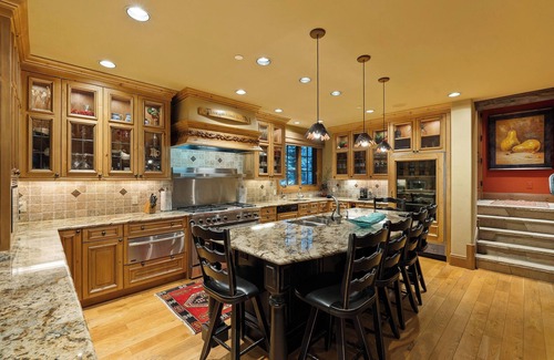 Edwards House | Summit Lodge - 6 bedroom lodge in Arrowhead - stunning views, hot tub