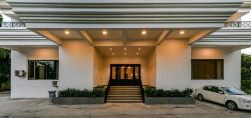 Shirdi Hotel | Sun-n-Sand Suites, Shirdi