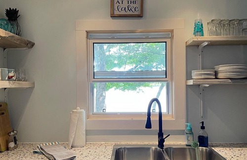 Rideau Lakes Cottage | Sun on the Brow Cottages 🛶 Breezy Cottage