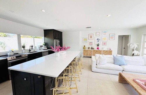 Delray Beach Apartment | Sun, Sand & City Nights — 5 bedroom pool home