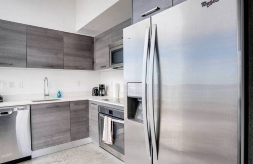 Downtown Miami Condo | Sun-Splashed Studio in DWTN Miami with WFH