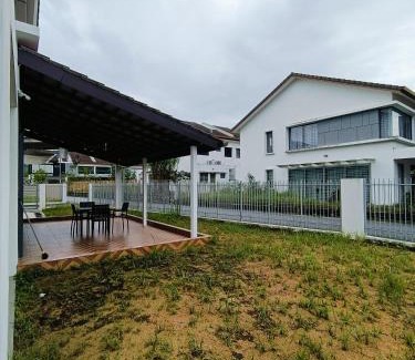 Hulu Langat Ski Chalet | Sungai Long Guesthouse