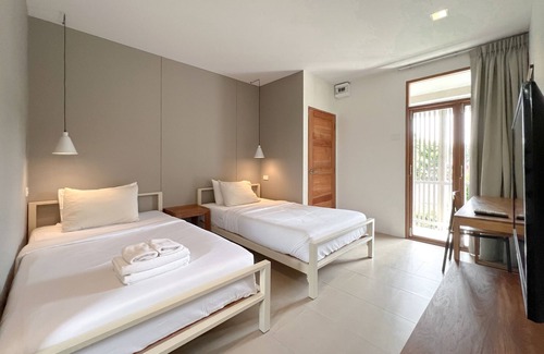 Chim Phli Hotel | SUNKISS pool.bed.cafe