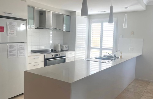 Callala Beach House | Sunkissed Manor - Swimming Pool - 3 Mins to Beach