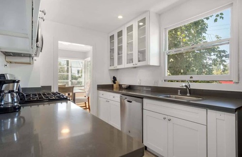 Westbrae Apartment | Sunlit 2BR Near UC & BART | Garden + Garage