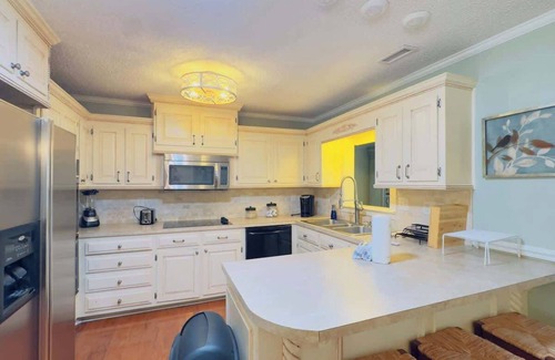 Little River House | Sunlit Hideaway 3BR, 2BA house pool