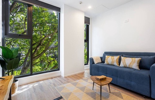 Newton Apartment | Sunny 1BR Retreat in Heart of CBD by Zodiak Stays