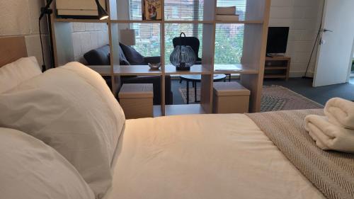 Brockley Apartment | Sunny and spacious studio near the station