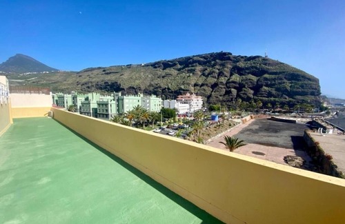 Tazacorte House | Sunny apartment directly on the Atlantic, the beach is right outside the door!