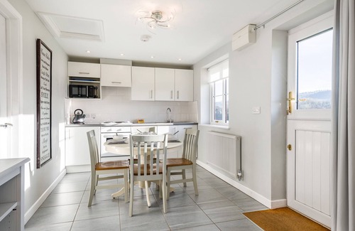 Llanfihangel Tal-y-llyn Cottage | Sunny Cottage