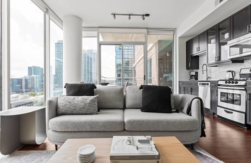 Waller Creek District Apartment | Sunny Downtown Austin 1BR w/Gym, Pool & W/D, nr Rainey St, by Blueground