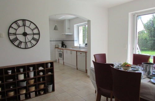 Plurien House | Sunny family home, 900m. from beach, equipped garden with a shower, WIFI HD, TV