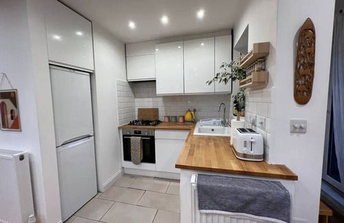 Seven Sisters Apartment | Sunny London Garden Apartment