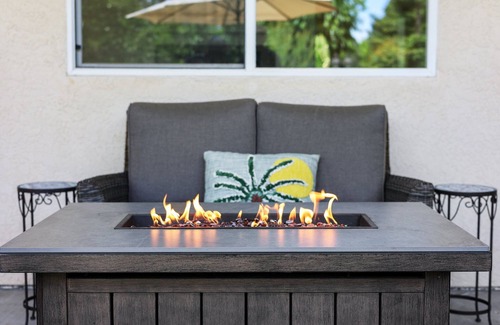 Columbia House | Sunny Pines : Pool & Spa + Backyard Oasis!