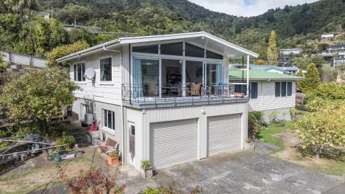 Picton House | Sunny Seaview House 5 minute walk to town