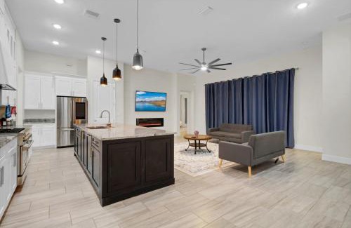 Wedgefield House | Sunny Stay Orlando Queen Room 4 with Shared Bath