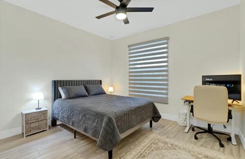 Wedgefield House | Sunny Stay Orlando Queen Room 2 with Shared Bath