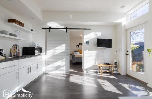 Sunnyside House | Sunnyside Carriage House W Shared Patio