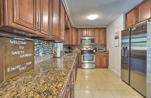 Safety Harbor House | SunRay Stay ~ Heated Pool, Putting Green, & Patio