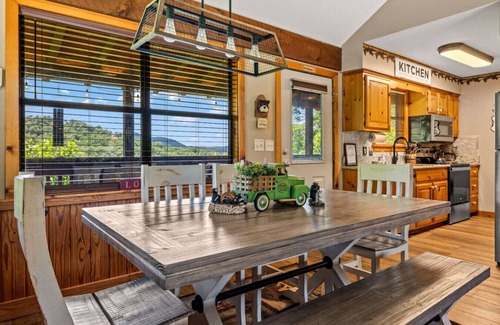 Wears Valley Cabin | Sunrise Lodge: Stunning MTN Views! 3BR*Hot Tub*Firepit + Fireplace