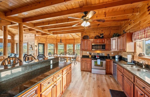 Townsend Cabin | Sunrise Peak: Incredible 6BR w/Views*Hot Tub*Games*Privacy!